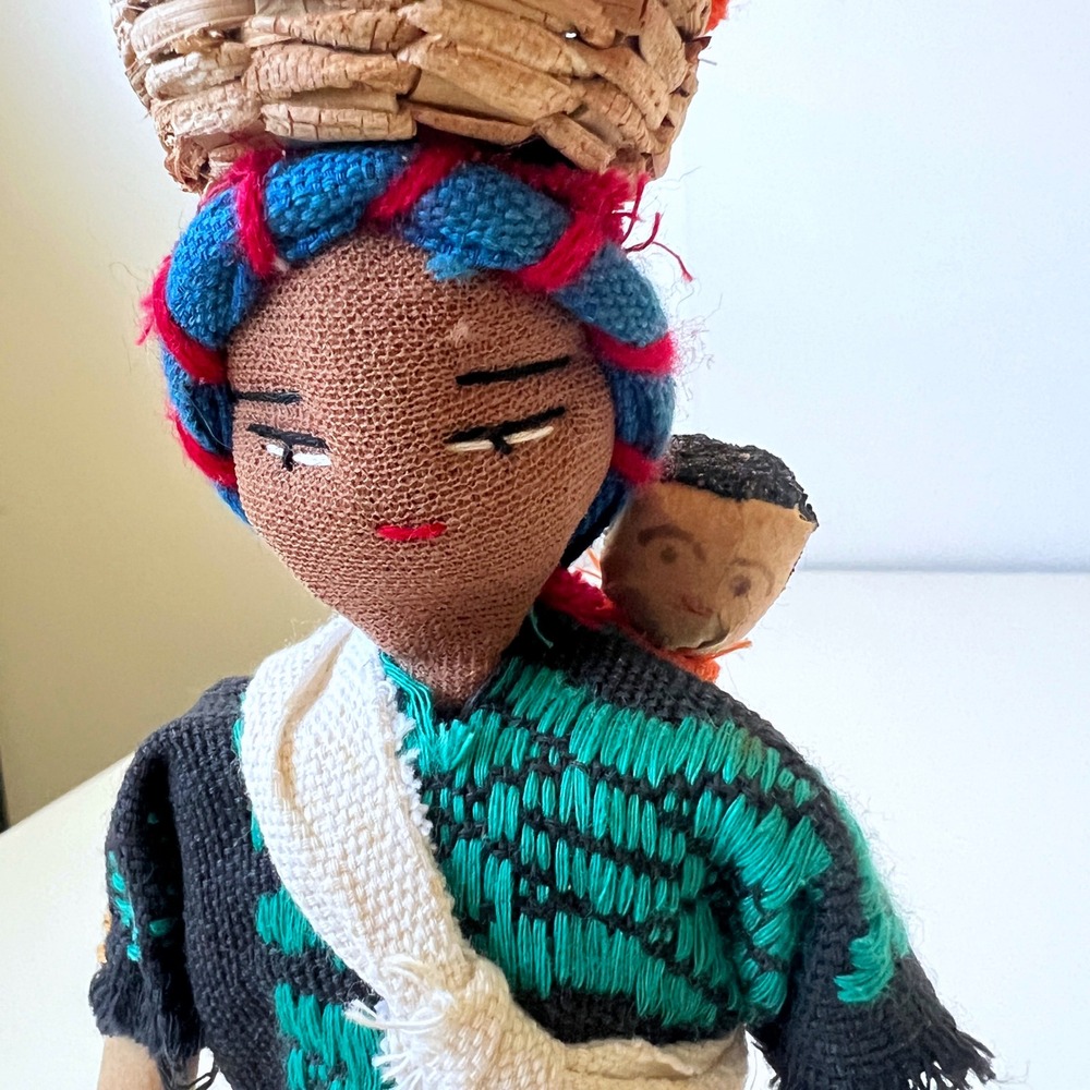 Vintage Guatemalan Folk Art Mother Baby Doll Basket Handmade 9.5" - Picture 5 of 14